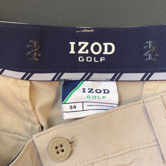 IZOD GOLF SHORTS SIZE 34 - Picture 3 of 4